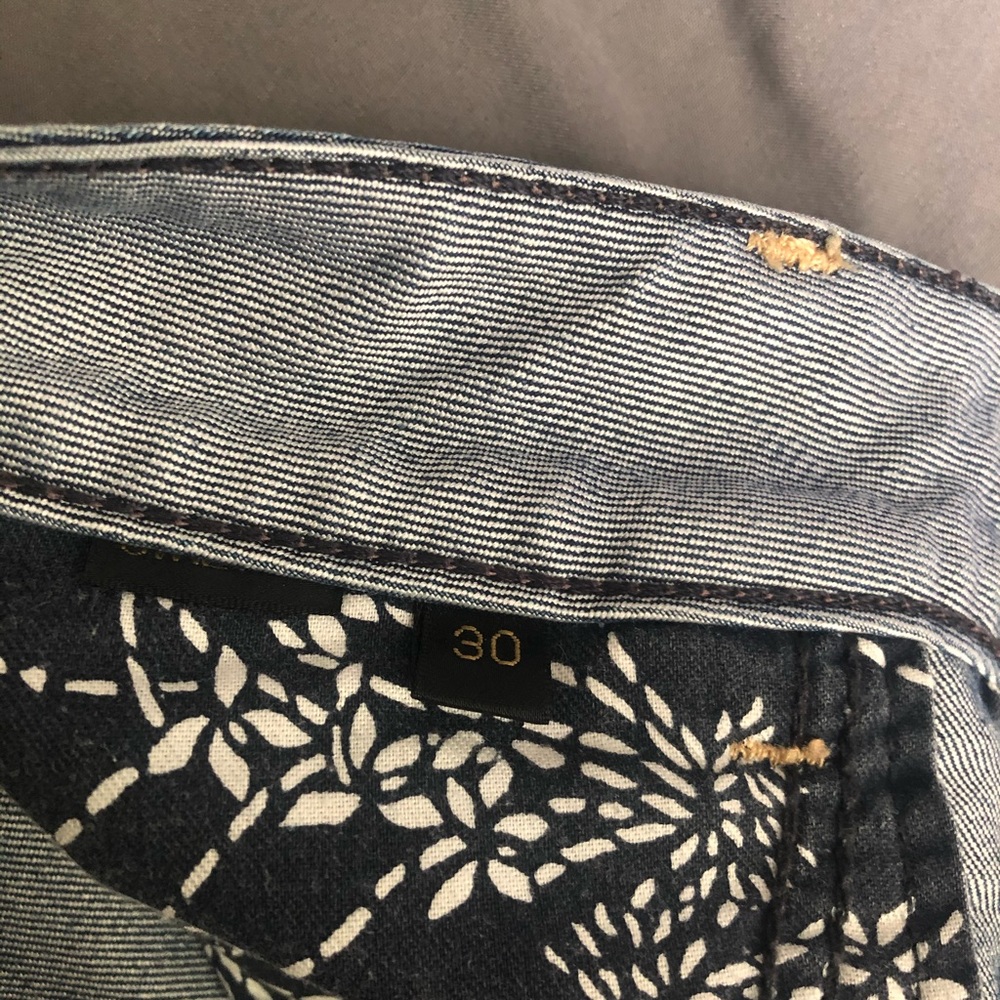 GUESS Premium - Picture 5 of 7